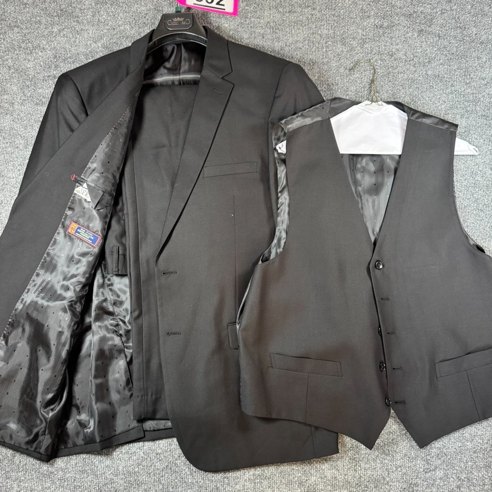 Carlo Lusso Men's 3-Piece Suit Set - Jacket, Vest, & Pants - Size 46L / 40W x 29